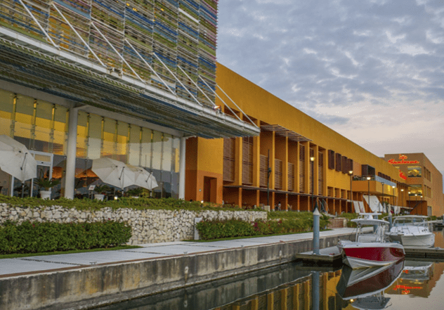 Exterior del Centro Comercial "El Dorado"